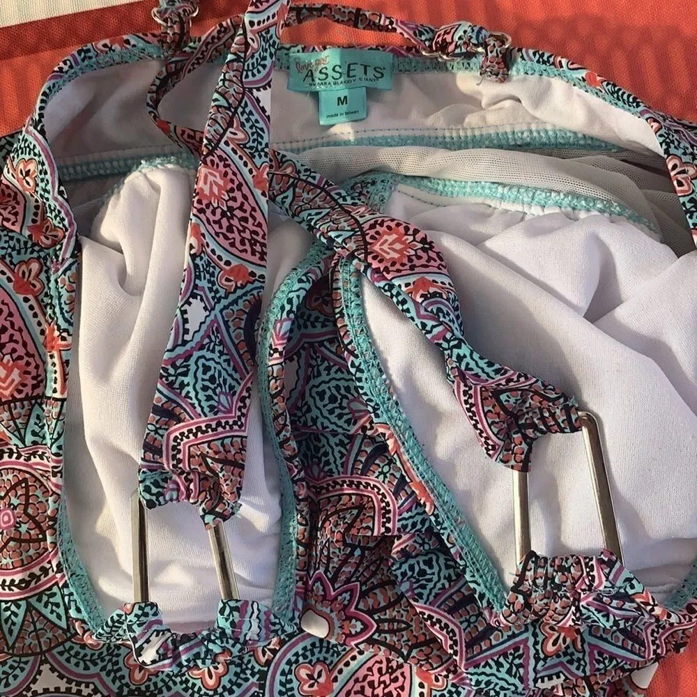 BEAUTIFUL LIKE NEW ASSETS MEDIUM 1-PIECE SWIMSUIT